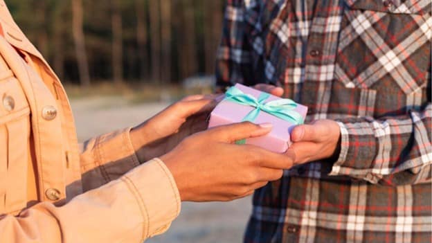 Strategic Gifting Moments That Are More Than Just a Gesture